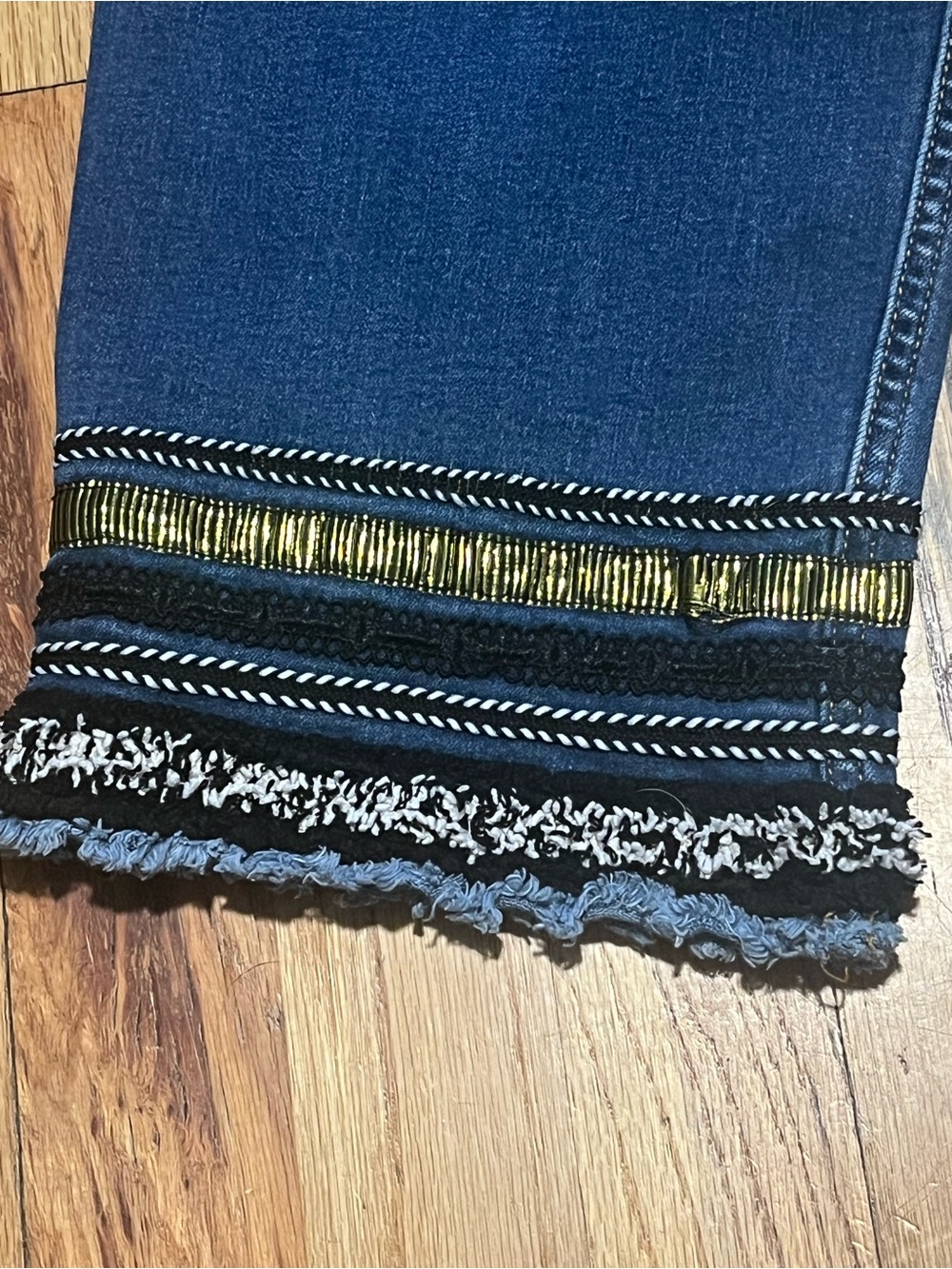 Rafaella Weekend Embellished Cropped Jeans Size 8 Blue Stretch Denim Mid Rise - Picture 8 of 9